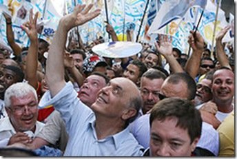 Candidato à presidência da República, José Serra, faz campanha pelas ruas de Recife. Pernambuco, 27/10/2010 – Foto Marcos Brandão/ObritoNews