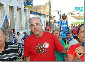 O Candidato ao gov da Bahia Paulo Souto em visita a cidade de Camamu na tarde de hoje 17/09.
Foto - Valter Pontes/Coperphoto