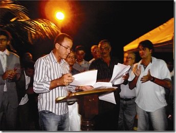 praça cairu assinando
